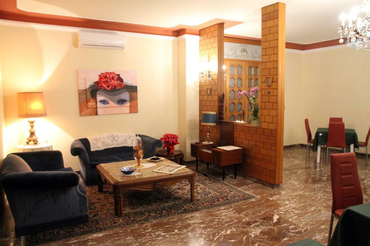 La Dimora Di Vesta Bed & Breakfast Lecce Exterior photo
